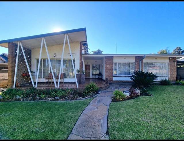 4 BEDROOM HOUSE FOR SALE IN FLORENTIA